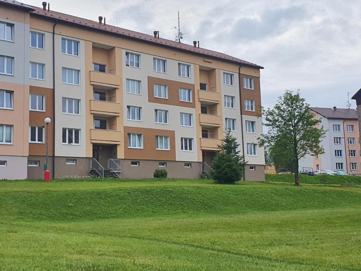 Family Apartman Kovarska Exterior photo